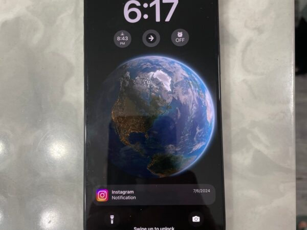 iphone 15 pro max 8Q12