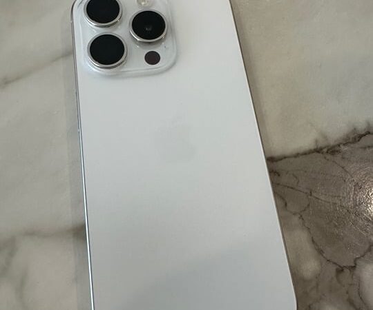 iPhone 15 Pro 256GB unlocked with sim tray 7W66