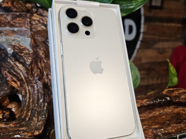 iPhone 15 pro max unlocked 256gb Titanium White unlocked NEW 9P17