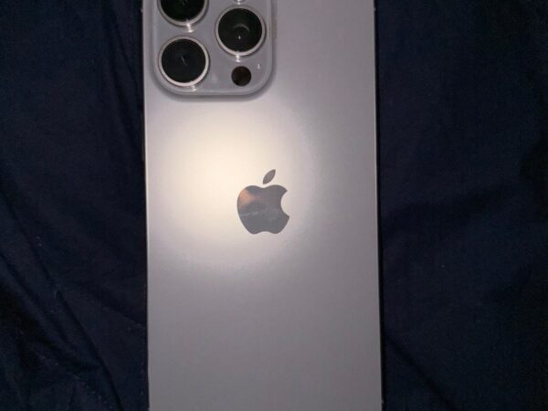 iPhone 15 Pro Max (256 GB) UNLOCKED 9O56