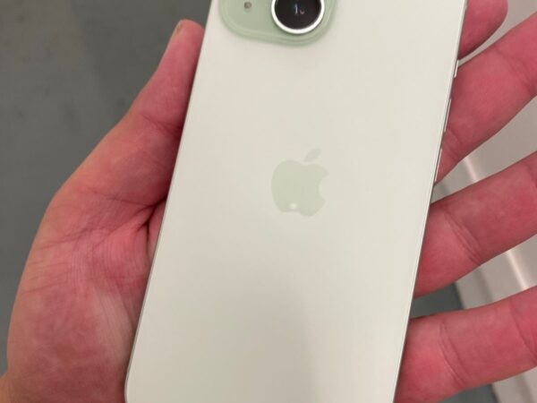 Apple iPhone 15 128GB unlocked green 2L12