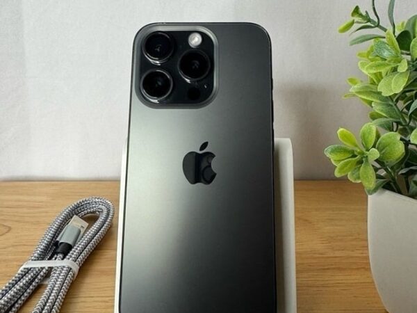 Apple iPhone 15 Pro 256GB in Black Titanium for Unlocked 6B28