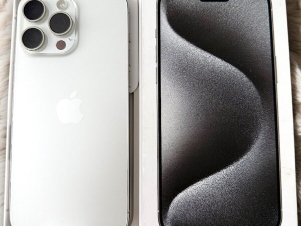 iPhone 15 Pro Max White Titanium Unlocked 256 GB 3V18