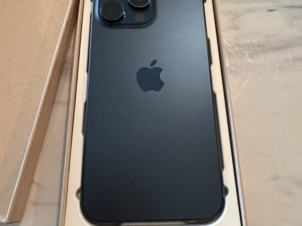 BRAND NEW UNLOCKED iPhone 15 PRO MAX 9Q83